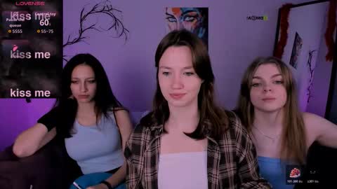 Snapshot of veronica_bubble chatting on 11/22/25, 08:19 Ronni online show from 11/22/25, 08:19