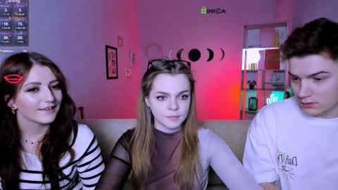 Snapshot of veronica_bubble chatting on 11/23/25, 08:08 Ronni online show from 11/23/25, 08:08