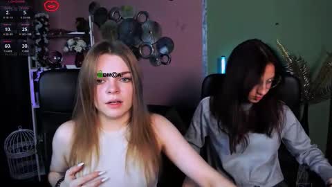 Snapshot of veronica_bubble chatting on 11/30/25, 08:13 Ronni online show from 11/30/25, 08:13