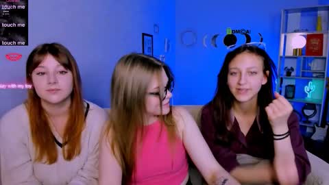 Snapshot of veronica_bubble chatting on 12/01/25, 08:36 Ronni online show from 12/01/25, 08:36