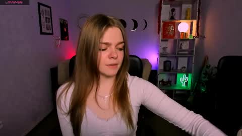 Snapshot of veronica_bubble chatting on 04/24/26, 07:16 Ronni online show from 04/24/26, 07:16