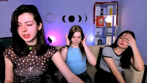 Snapshot of veronica_bubble chatting on 04/25/26, 07:11 Ronni online show from 04/25/26, 07:11
