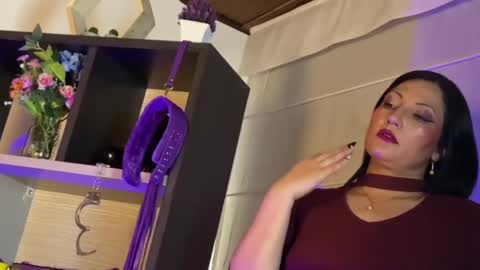 Snapshot of veronica_jacobss1 chatting on 02/27/25, 03:59 Vero Milf online show from 02/27/25, 03:59