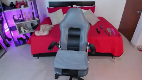 Snapshot of veronica_jacobss1 chatting on 10/20/25, 07:03 Vero Milf online show from 10/20/25, 07:03