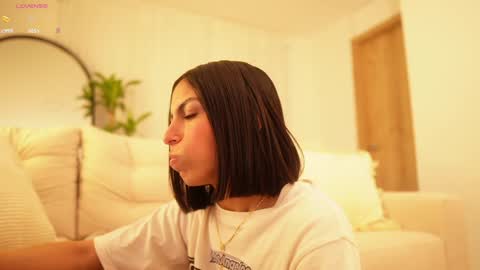 Veronica online show from 12/14/24, 11:18