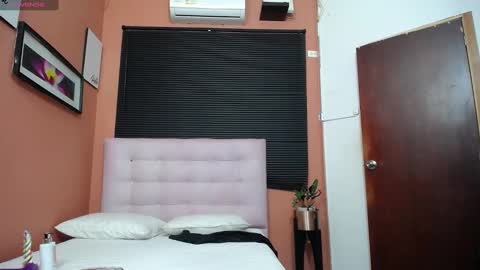 Veronica online show from 03/05/25, 12:33