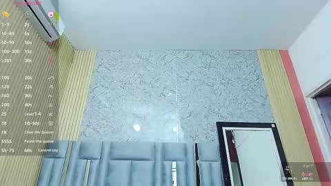 Veronica online show from 09/19/25, 12:39