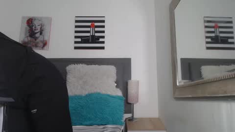 Veronica online show from 09/30/25, 07:30