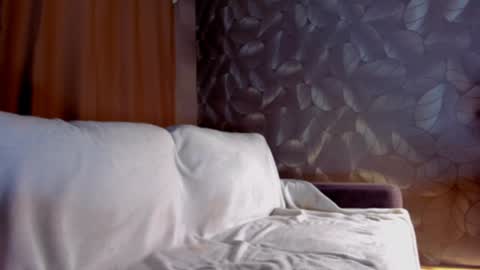 Veronica online show from 12/25/24, 10:16