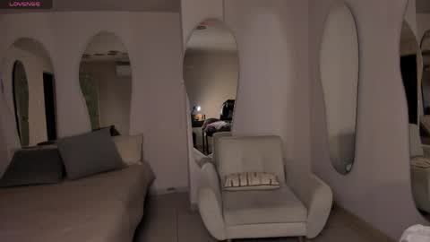 Snapshot of veronicablue1 chatting on 05/20/26, 10:43 Vero online show from 05/20/26, 10:43