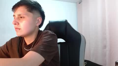 Snapshot of veronicaelite16 chatting on 10/18/25, 03:53 Veronica Clark online show from 10/18/25, 03:53