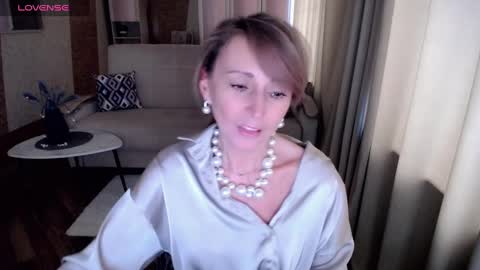 Helen online show from 02/03/25, 11:09