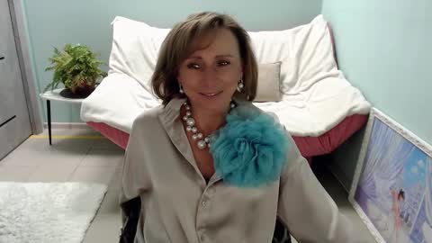 Helen online show from 03/11/25, 08:20