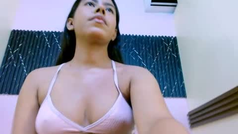 Snapshot of veronicarobles chatting on 06/02/26, 06:32 Veronica Robles online show from 06/02/26, 06:32