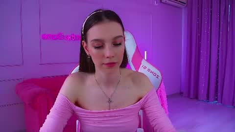 Snapshot of veronicavance chatting on 06/22/26, 07:16 Veronica online show from 06/22/26, 07:16