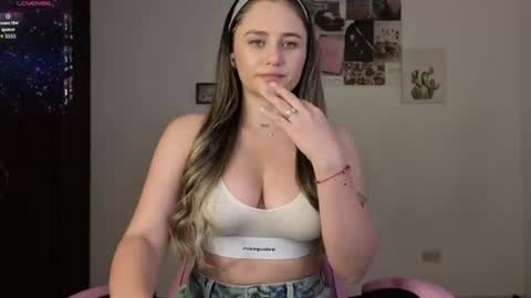 Snapshot of veronika__winslow_ chatting on 06/21/26, 03:09 Vero online show from 06/21/26, 03:09