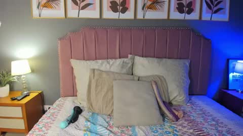 Snapshot of veronnica_fox chatting on 03/12/25, 12:04 Veronica online show from 03/12/25, 12:04