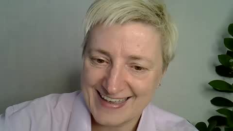 Snapshot of verony_ chatting on 10/28/25, 11:58 verony_ online show from 10/28/25, 11:58