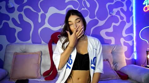 Snapshot of verosmit1 chatting on 11/08/25, 01:06 online show from 11/08/25, 01:06