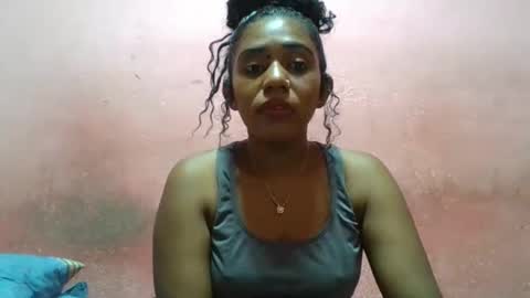 Snapshot of verronique1511 chatting on 02/02/25, 04:00 verronique1511 online show from 02/02/25, 04:00