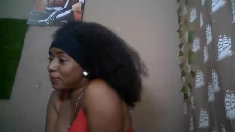 Snapshot of verronique1511 chatting on 06/12/26, 02:54 verronique1511 online show from 06/12/26, 02:54