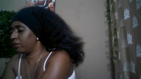 Snapshot of verronique1511 chatting on 06/14/26, 03:36 verronique1511 online show from 06/14/26, 03:36