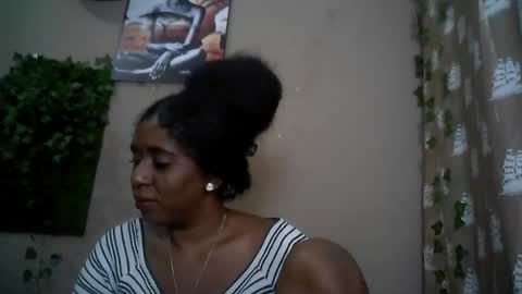 Snapshot of verronique1511 chatting on 06/16/26, 04:20 verronique1511 online show from 06/16/26, 04:20