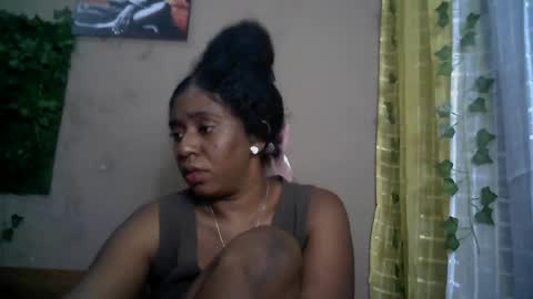 Snapshot of verronique1511 chatting on 06/18/26, 04:11 verronique1511 online show from 06/18/26, 04:11