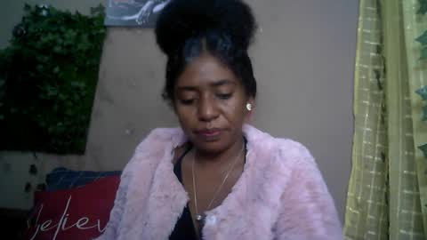 Snapshot of verronique1511 chatting on 06/21/26, 03:36 verronique1511 online show from 06/21/26, 03:36