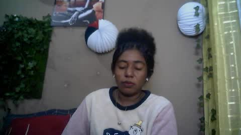 Snapshot of verronique1511 chatting on 06/23/26, 01:25 verronique1511 online show from 06/23/26, 01:25