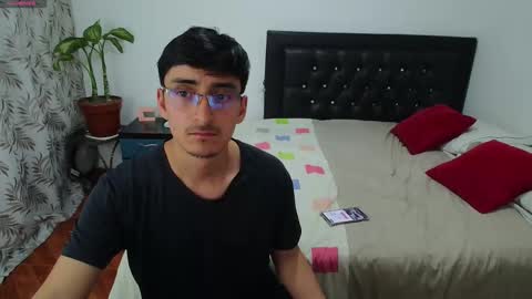 Snapshot of versatileguuy chatting on 09/21/25, 02:46 versatileguuy online show from 09/21/25, 02:46