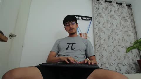 Snapshot of versatileguuy chatting on 10/17/25, 01:42 versatileguuy online show from 10/17/25, 01:42