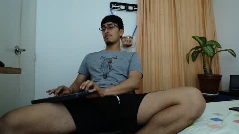 Snapshot of versatileguuy chatting on 12/20/25, 02:29 versatileguuy online show from 12/20/25, 02:29