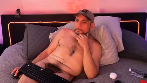 Snapshot of verspig7 chatting on 02/25/25, 12:14 VersPig7 online show from 02/25/25, 12:14