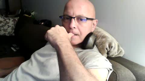 Snapshot of veryharrrrd chatting on 12/15/24, 12:06  Marco  online show from 12/15/24, 12:06