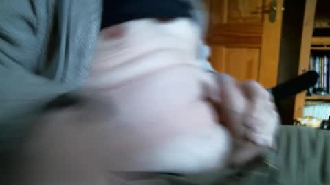 Snapshot of veryhornyoldman1504 chatting on 11/02/25, 04:09 Mark online show from 11/02/25, 04:09