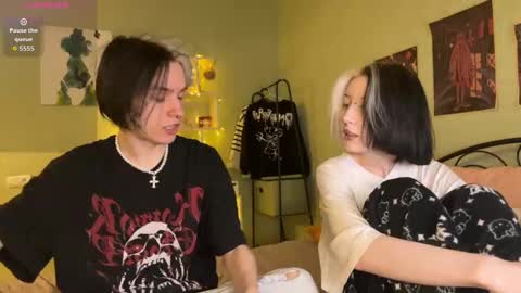 veryraretwins online show from 11/26/25, 10:44