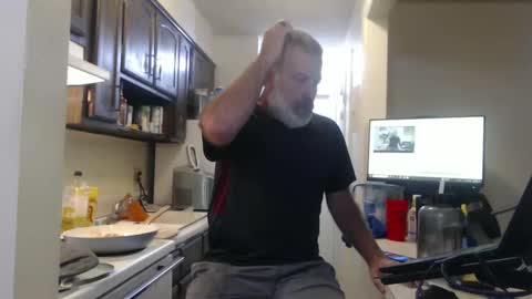 Snapshot of veryveryhairmanindenver chatting on 09/18/25, 12:01 hairy man online show from 09/18/25, 12:01