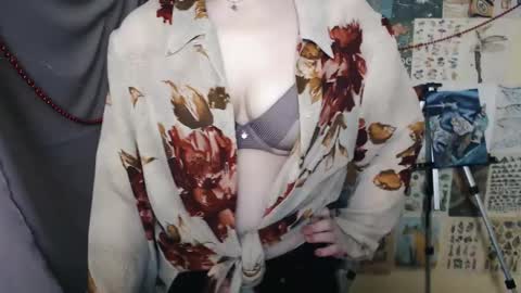 veryveryvery_shy online show from 01/05/25, 12:53