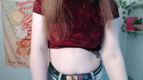 Snapshot of veryveryvery_shy chatting on 06/06/26, 05:45 veryveryvery_shy online show from 06/06/26, 05:45