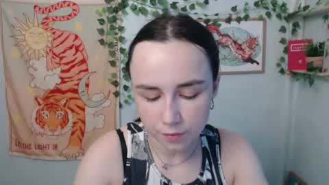 Snapshot of veryveryvery_shy chatting on 06/20/26, 05:43 veryveryvery_shy online show from 06/20/26, 05:43