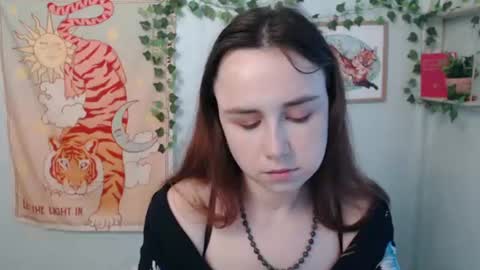 Snapshot of veryveryvery_shy chatting on 07/08/26, 05:45 veryveryvery_shy online show from 07/08/26, 05:45