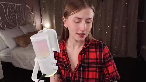 Snapshot of vespera_celeste chatting on 11/12/25, 05:41 Celeste online show from 11/12/25, 05:41