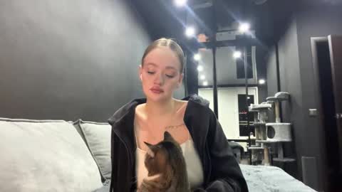 Esta online show from 10/28/25, 04:09