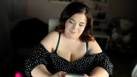 Snapshot of vi__vixen chatting on 12/19/25, 11:01 Vi Vixen online show from 12/19/25, 11:01