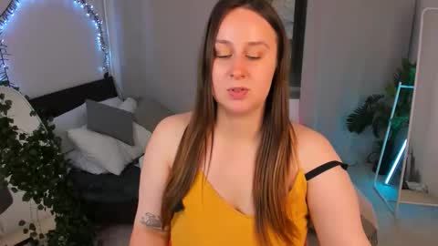 Camilla online show from 09/19/25, 05:13