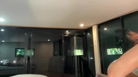 via_olala online show from 11/06/25, 07:31