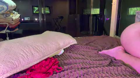 via_olala online show from 11/12/25, 06:58