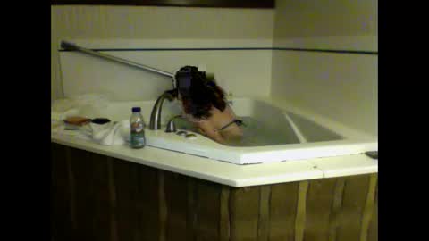 Snapshot of viaaann12 chatting on 11/08/25, 12:44 viaaann12 online show from 11/08/25, 12:44