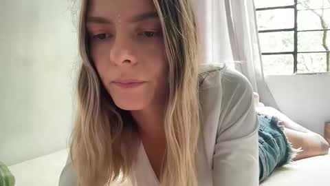 Snapshot of viajemos chatting on 03/25/26, 05:08 papichulo y mamichula online show from 03/25/26, 05:08